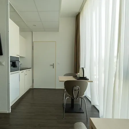 Lorentes Bern Airport 3* בלפ