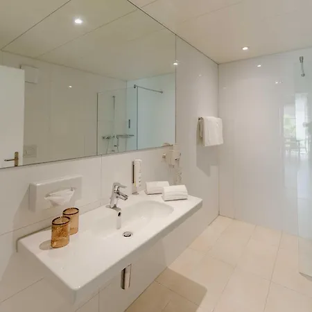 Lorentes Bern Airport 3*