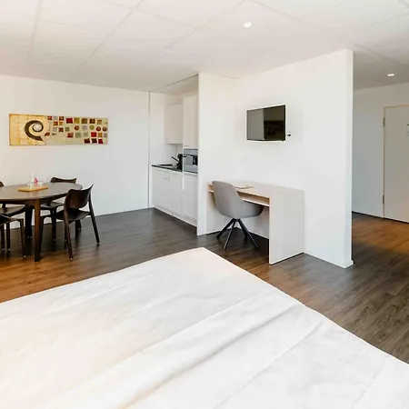 Lorentes Bern Airport מלון 3*