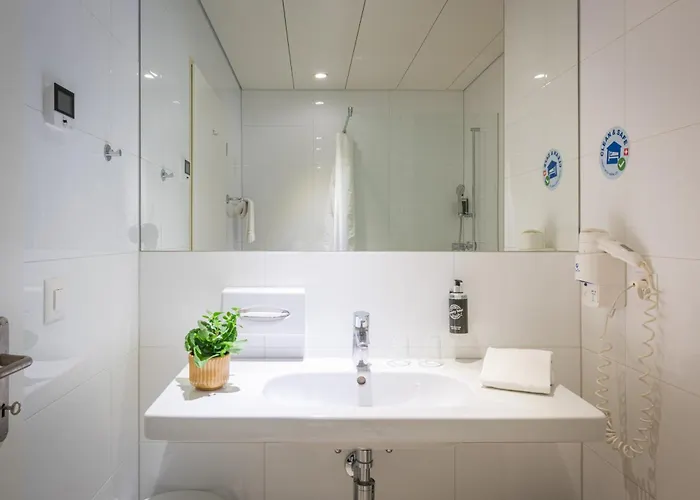 Lorentes Bern Airport 3*